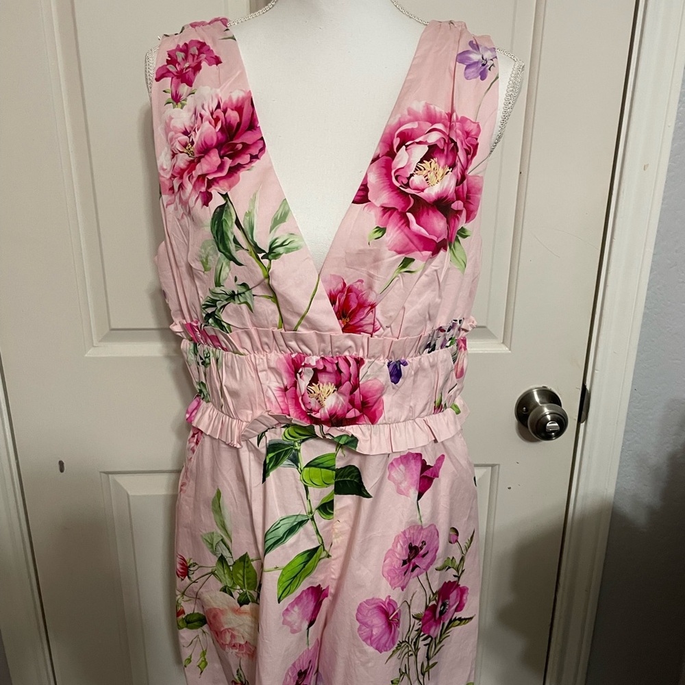 Express Floral V-Neck Smocked
Waist Romper